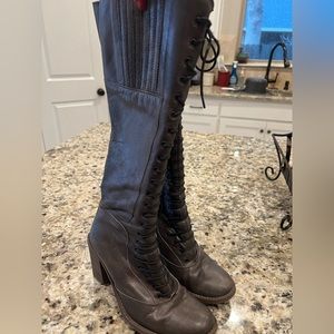 Gorgeous boot in great condition. Heels backs look slightly worn.